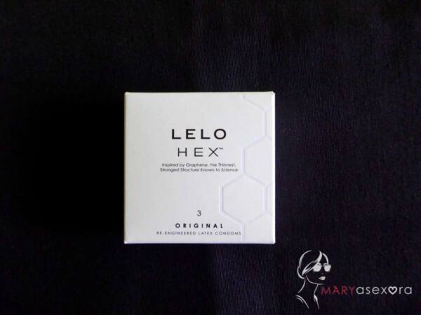 Caja de preservativos LELO HEX. En blanco con relieves en el lateral como panales de abejas