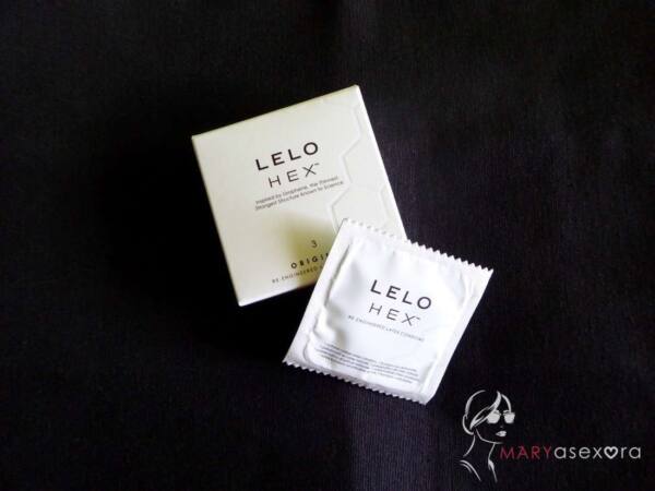 Caja y preservativo de LELO HEX
