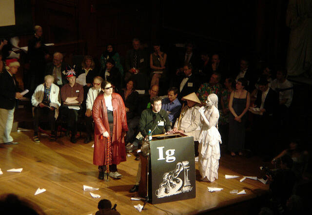 Imagen de una entrega de premios de los Ig Nobel del 2006