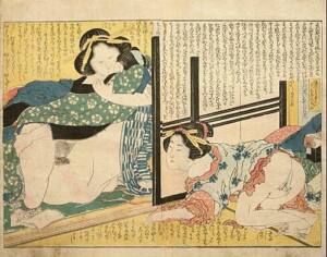 Shunga de Katsushika Hokusai. Mujer que se está masturbando mientras mira a otra pareja que está manteniendo una relación sexual.