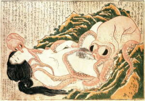 Mujer desnuda tumbada mientras un pulpo pequeño le besa en la boca y otro gigante le practica un cunnilingus mientras sus tentáculos recorren su cuerpo