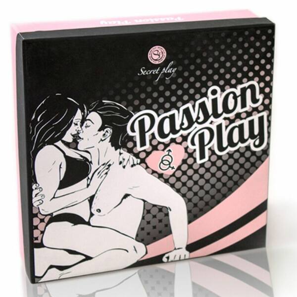 Caja del juego Passion Play de Secret Play. Chico y chica sentados en ropa interior besándose.