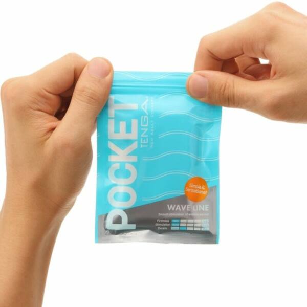 Pocket TENGA masturbador de bolsillo desechable. Envoltorio/sobrecito del modelo wave line en azul con cierre de clic