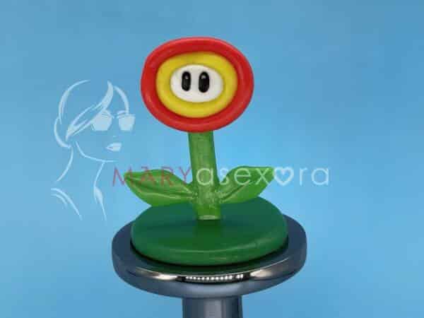 Plug flor en el culo. Primer plano de la flor de Mario kart con fimo